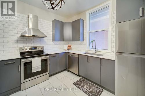 Lower - 425 English Street, London, ON - Indoor Photo Showing Kitchen With Upgraded Kitchen