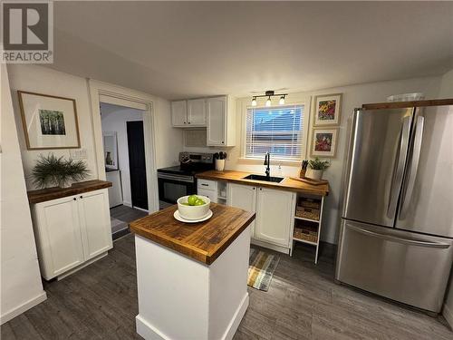 320 Sixth Street W, Cornwall, ON - Indoor Photo Showing Kitchen