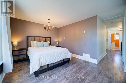 Upper - 425 English Street, London, ON - Indoor Photo Showing Bedroom