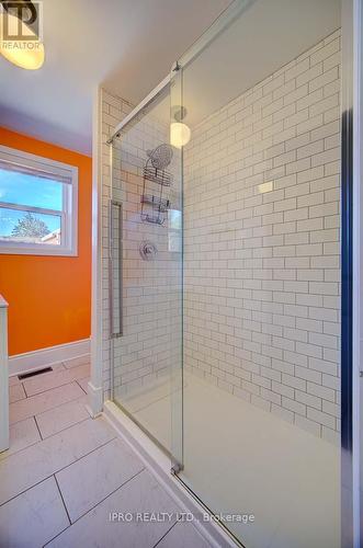 Upper - 425 English Street, London, ON - Indoor Photo Showing Bathroom