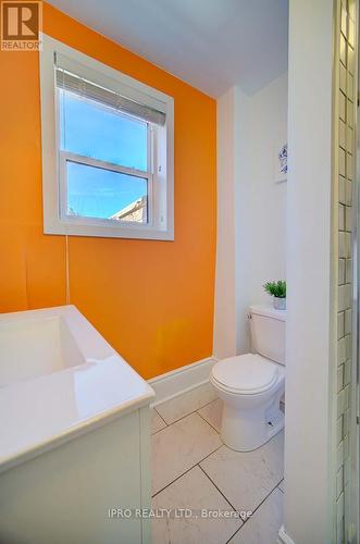 Upper - 425 English Street, London, ON - Indoor Photo Showing Bathroom