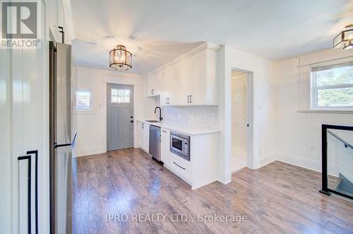 Upper - 425 English Street, London, ON - Indoor Photo Showing Kitchen