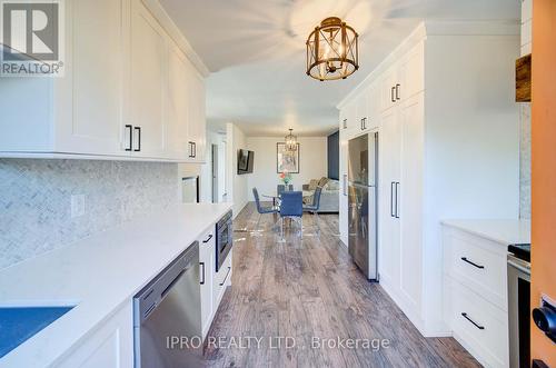 Upper - 425 English Street, London, ON - Indoor Photo Showing Kitchen