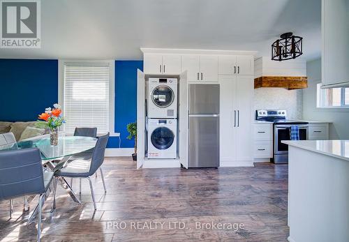 Upper - 425 English Street, London, ON - Indoor Photo Showing Kitchen