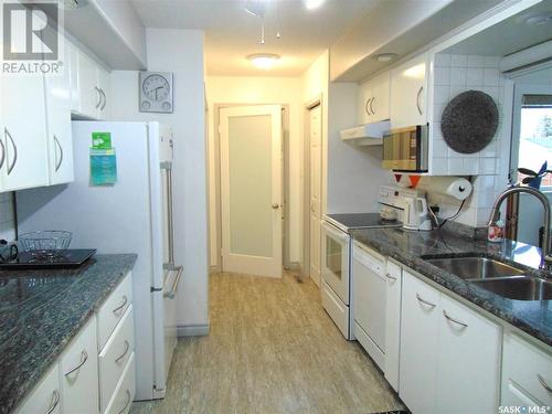 209 1St Avenue N, Martensville, SK - Indoor Photo Showing Kitchen With Double Sink