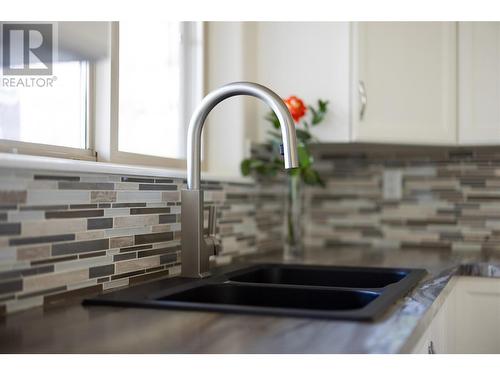 2130 Vasile Road Unit# 102, Kelowna, BC - Indoor Photo Showing Kitchen