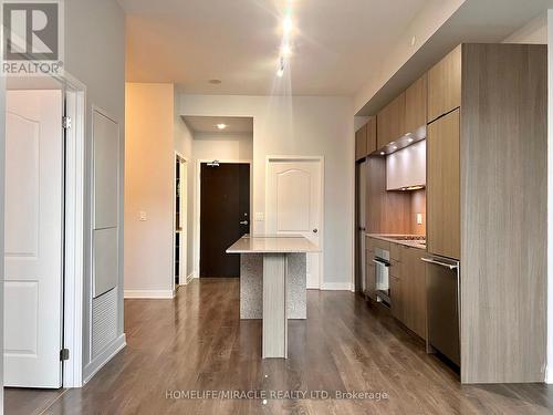 402 - 55 Regent Park Boulevard, Toronto, ON - Indoor Photo Showing Kitchen