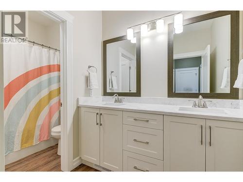 Unit #2  main bathroom - 1365 Mountainview Street Unit# 1&2, Kelowna, BC - Indoor Photo Showing Bathroom