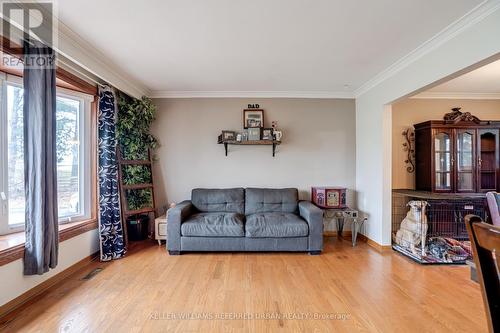 2312 Sideroad 10, Bradford West Gwillimbury, ON - Indoor Photo Showing Living Room