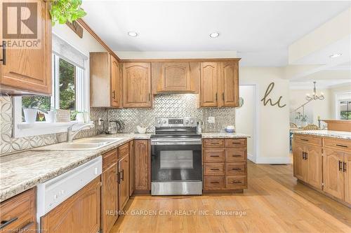 17 Parkdale Drive, Thorold, ON - Indoor Photo Showing Kitchen With Double Sink