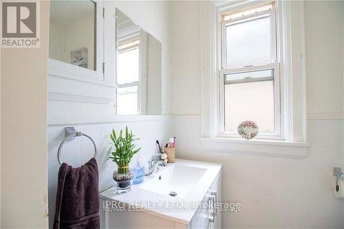 59 Garnet Street, St. Catharines, ON - Indoor Photo Showing Bathroom