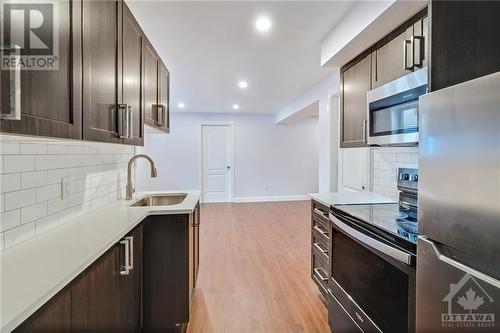 444 Charing Cross Way Unit#B, Ottawa, ON - Indoor Photo Showing Kitchen With Upgraded Kitchen