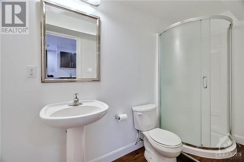 444 Charing Cross Way Unit#B, Ottawa, ON - Indoor Photo Showing Bathroom