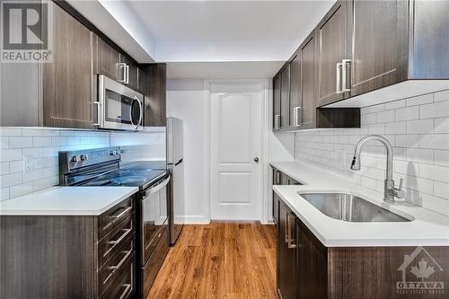 444 Charing Cross Way Unit#B, Ottawa, ON - Indoor Photo Showing Kitchen