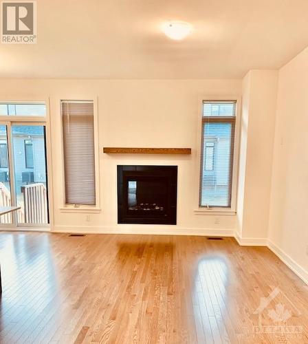 814 Mochi Circle, Ottawa, ON - Indoor Photo Showing Living Room