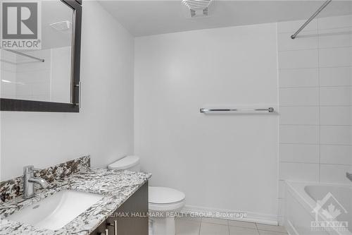 802 - 242 Rideau Street, Ottawa, ON - Indoor Photo Showing Bathroom