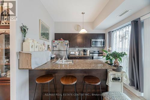 304 - 215 Queen Street E, Brampton, ON - Indoor Photo Showing Kitchen