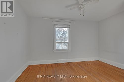 2 - 449 Manor Road E, Toronto, ON - Indoor Photo Showing Other Room