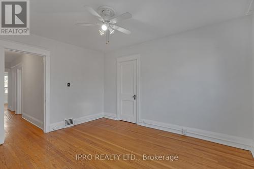 2 - 449 Manor Road E, Toronto, ON - Indoor Photo Showing Other Room