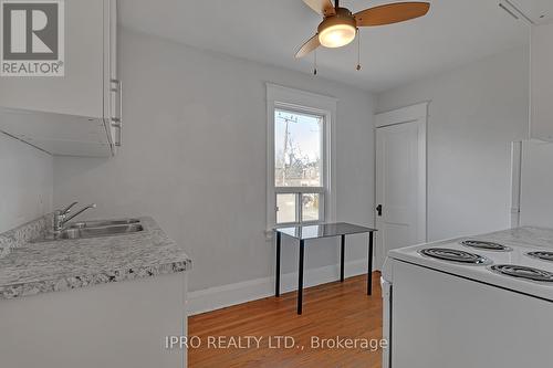 2 - 449 Manor Road E, Toronto, ON - Indoor Photo Showing Kitchen