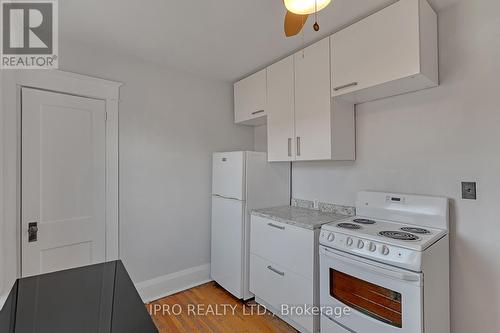 2 - 449 Manor Road E, Toronto, ON - Indoor Photo Showing Kitchen