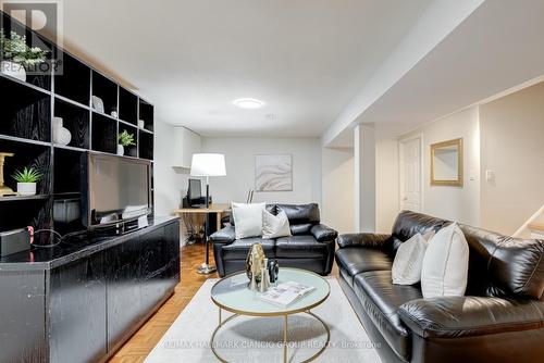 2 Woolen Mill Road, Markham, ON - Indoor Photo Showing Living Room