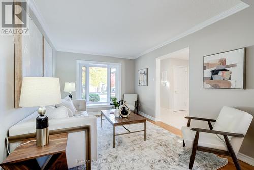 2 Woolen Mill Road, Markham, ON - Indoor Photo Showing Living Room