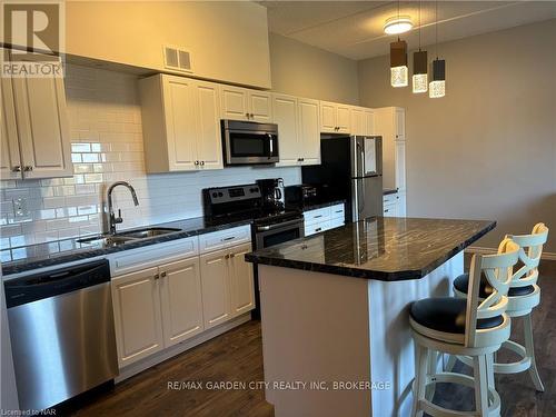 513 - 198 Scott Street, St. Catharines, ON - Indoor Photo Showing Kitchen