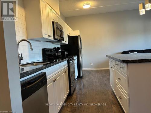 513 - 198 Scott Street, St. Catharines, ON - Indoor Photo Showing Kitchen