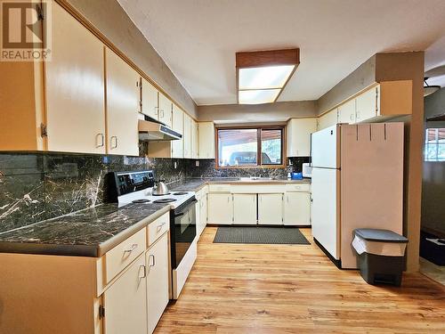 4506 N 97 Highway, Quesnel, BC - Indoor Photo Showing Kitchen With Double Sink