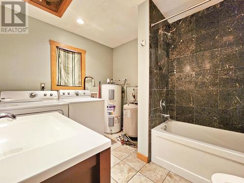 4506 N 97 Highway, Quesnel, BC - Indoor Photo Showing Laundry Room