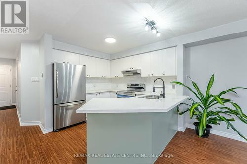 66 - 1240 Westview Terrace, Oakville, ON - Indoor Photo Showing Kitchen With Double Sink With Upgraded Kitchen