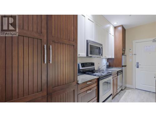 13011 Lakeshore Drive S Unit# 119, Summerland, BC - Indoor Photo Showing Kitchen