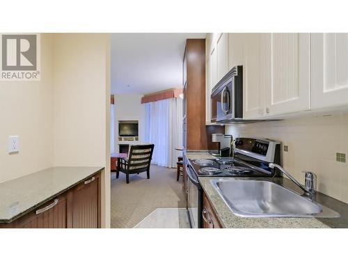 13011 Lakeshore Drive S Unit# 119, Summerland, BC - Indoor Photo Showing Kitchen