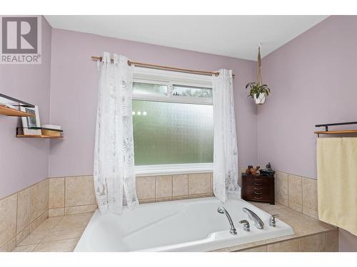 Primary ensuite - 1650 Wilmot Court, Kelowna, BC - Indoor Photo Showing Bathroom