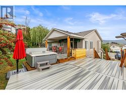 Beautiful out door deck and hot tub - 