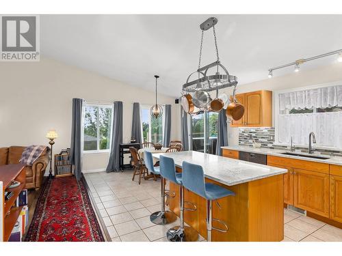 This wall colour is virtually staged - 1650 Wilmot Court, Kelowna, BC - Indoor Photo Showing Kitchen