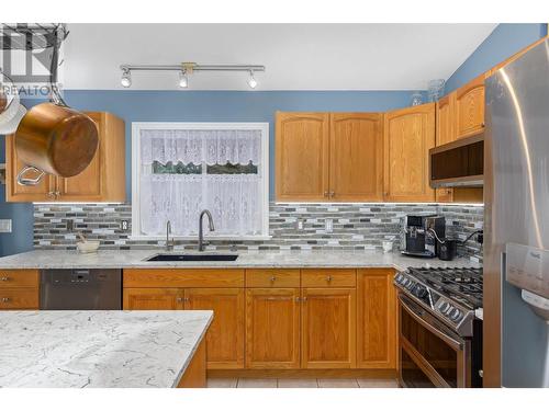 1650 Wilmot Court, Kelowna, BC - Indoor Photo Showing Kitchen