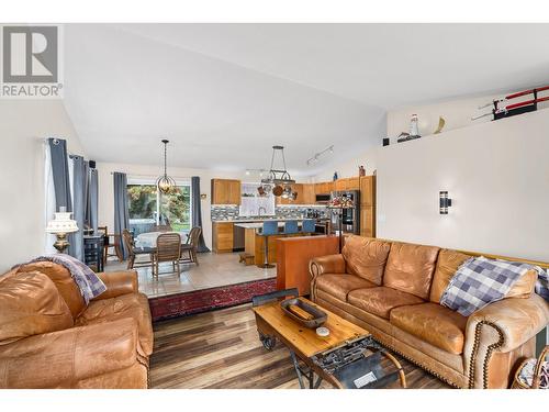 This wall colour is virtually staged - 1650 Wilmot Court, Kelowna, BC - Indoor Photo Showing Living Room