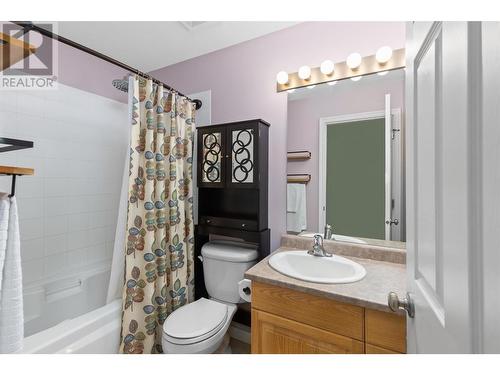 1650 Wilmot Court, Kelowna, BC - Indoor Photo Showing Bathroom