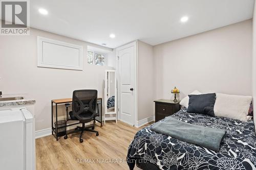 3 Brisbane Glen, St. Catharines (438 - Port Dalhousie), ON - Indoor Photo Showing Bedroom