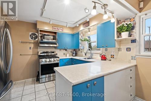 3 Brisbane Glen, St. Catharines (438 - Port Dalhousie), ON - Indoor Photo Showing Kitchen