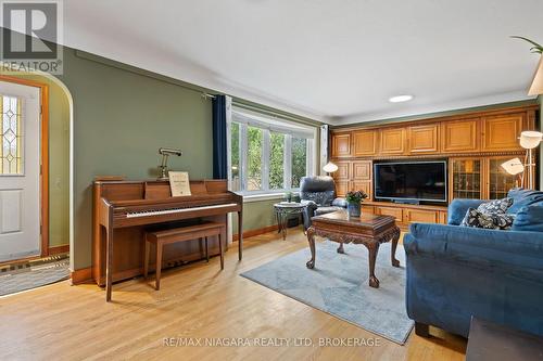 3 Brisbane Glen, St. Catharines (438 - Port Dalhousie), ON - Indoor Photo Showing Living Room