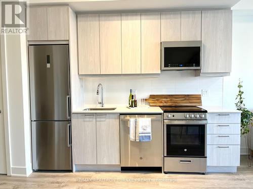 018 - 185 Deerfield Road, Newmarket, ON - Indoor Photo Showing Kitchen