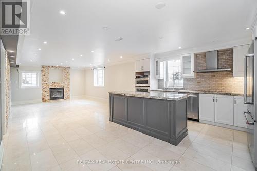 98 Ner Israel (Bsmt) Drive, Vaughan, ON - Indoor Photo Showing Kitchen With Upgraded Kitchen