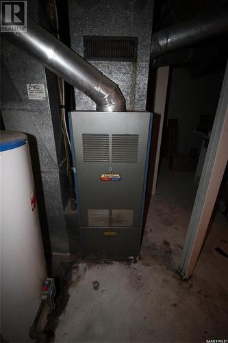 216 Spruce Avenue N, Eastend, SK - Indoor Photo Showing Basement