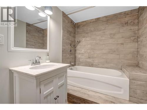 510 Naramata Road, Penticton, BC - Indoor Photo Showing Bathroom