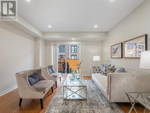 1369 Gull Crossing, Pickering, ON - Indoor Photo Showing Living Room