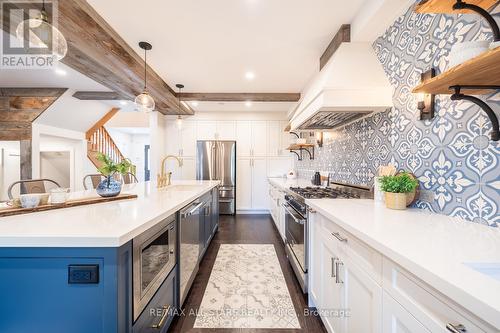 150 Park Drive, Whitchurch-Stouffville, ON - Indoor Photo Showing Kitchen With Upgraded Kitchen