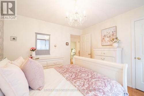 150 Park Drive, Whitchurch-Stouffville, ON - Indoor Photo Showing Bedroom